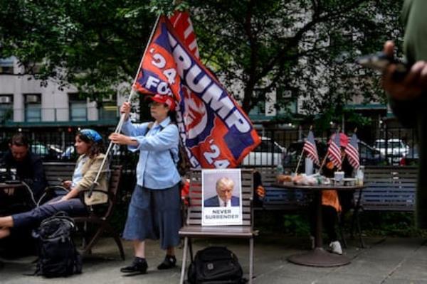 Do<em></em>nald Trump al salir del juzgado en Manhattan (Nueva York), este jueves.