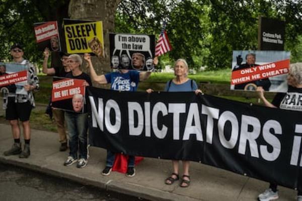 Counter-protesters outside Crotona Park, wher<em></em>e Do<em></em>nald Trump held a rally, May 23.