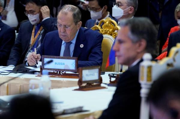 U.S. Secretary of State Antony Bl<em></em>inken and Russian Foreign Minister Sergei Lavrov attend the East Asia Summit Foreign Ministers meeting in Phnom Penh, Cambodia, Friday, August 5, 2022. Andrew Harnik/Pool via REUTERS