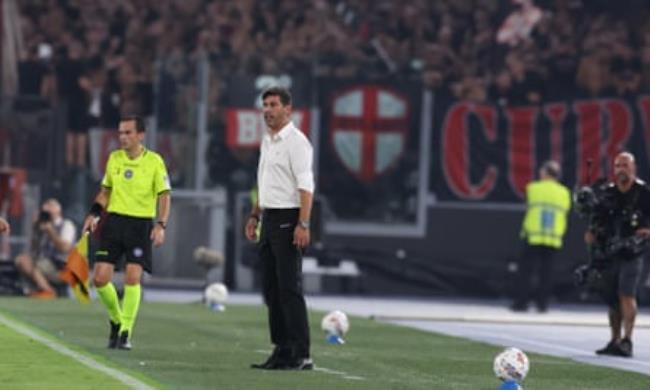 Paulo Fo<em></em>nseca on the Milan touchline