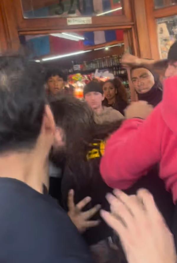 The worker, with his back bent as he took the punches being thrown at him, pulled out a handgun sending the o<em></em>nce tough bikers into a frantic dash to escape the area.