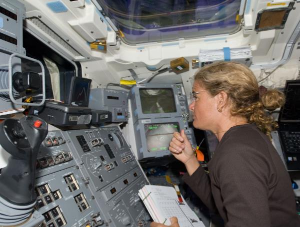 Canadian Space Agency astro<em></em>naut Julie Payette operates the SRMS during the TPS inspection