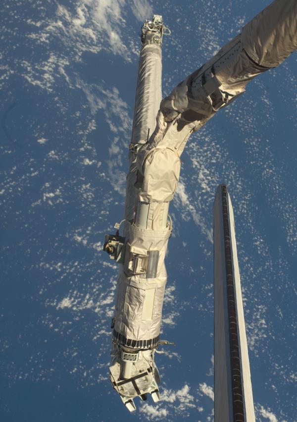 The first time two Canadians were in space at the same time