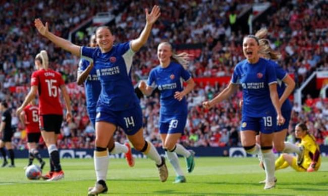 Fran Kirby celebrates scoring for Chelsea
