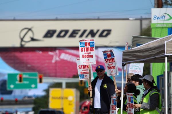 Striking workers last week in Everett, Wash.