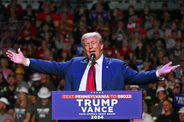 Former US President Do<em></em>nald Trump speaking into a microphone during a campaign rally.