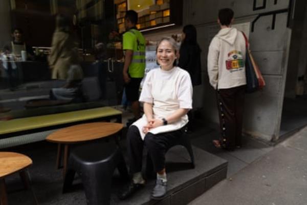 Mika Kazato at the cafe