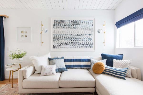 Throw pillows in corners of couch