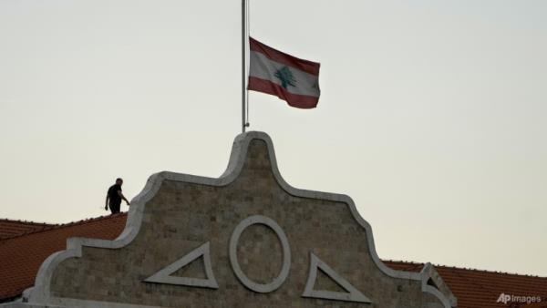 French FM in Beirut, despite air strikes