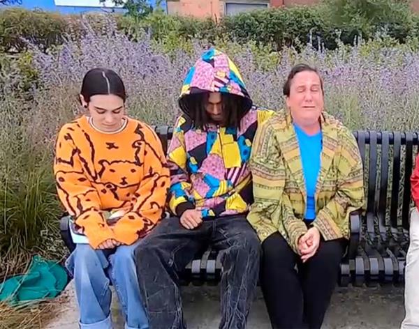A photo of Isabelle's grieving relatives.