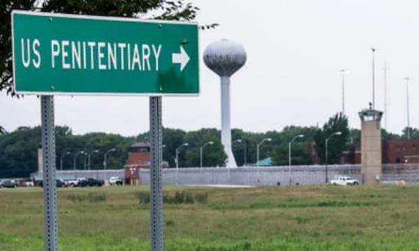 ‘US penitentiary’ sign outside a federal correctio<em></em>nal complex
