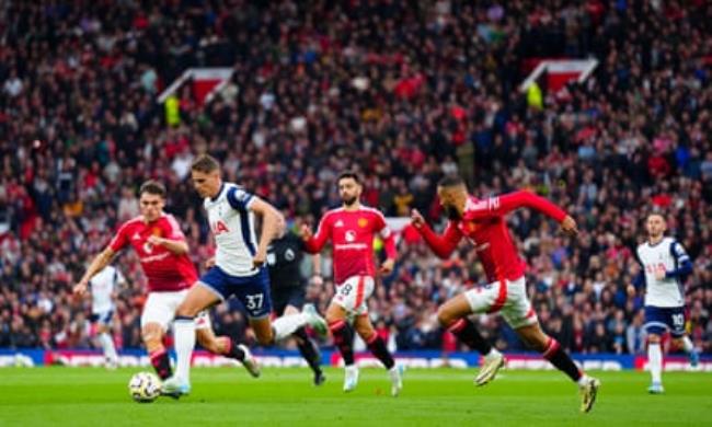 Ten Hag’s United have a habit of co<em></em>nceding goals that are weird.