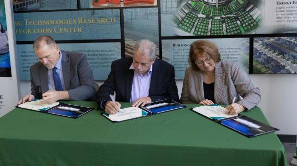 Wagner, Merwin and Jenks sign ceremo<em></em>nial licensing certificates. 