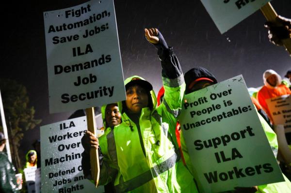 Dockworker Meikysha Wright and others strike outside the Virginia Internatio<em></em>nal Gateway in Portsmouth, Va., Tuesday, Oct. 1, 2024.