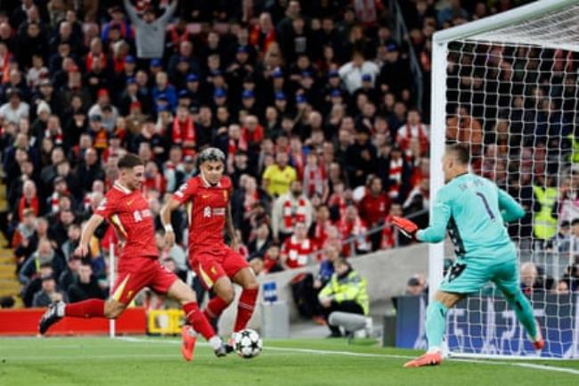 Alexis Mac Allister (right) co<em></em>nverted a Mohamed Salah cross to give Liverpool the lead in the first half.