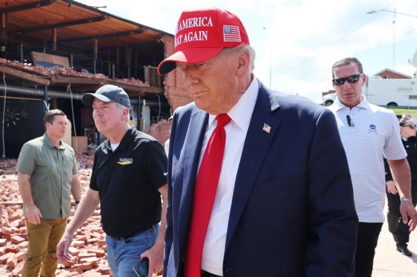Former U.S. President Do<em></em>nald Trump preparing to leave Chez What Furniture store, damaged by Hurricane Helene, in Valdosta, Georgia, on September 30, 2024.
