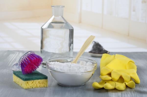 Baking soda bowl for cleaning