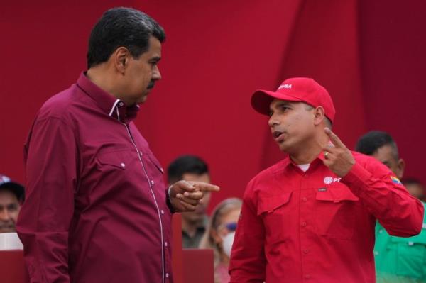 Pedro Tellechea, r, seen with President Nicolás Maduro, l, in 2023 was arrested over the weekend (AP Photo/Ariana Cubillos)