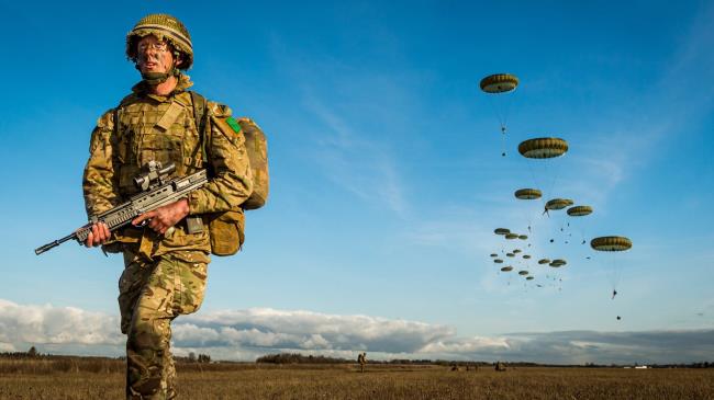 38-facts-a<em></em>bout-british-paratrooper-fall