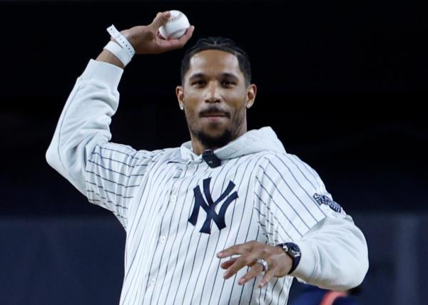 Knicks guard Josh Hart throws out the first pitch to Yankees third ba<em></em>seman Oswaldo Cabrera on September 24, 2024. 