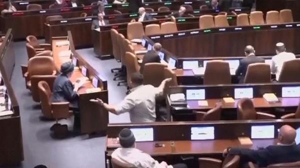 The bill prohibits ties between Israeli officials and the agency and strips its staff of their legal immunities.