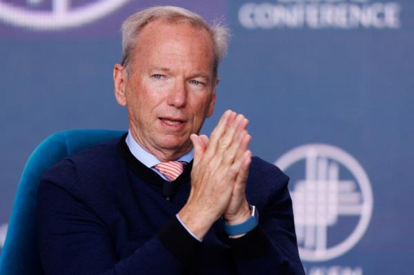 Former Google CEO Eric Schmidt thinks the US military should ditch dro<em></em>nes in favor of tanks.