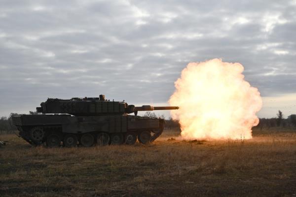 Schmidt said the US military should give away its tanks. The image above shows a Ukrainian tank during a training exercise on Oct. 27.
