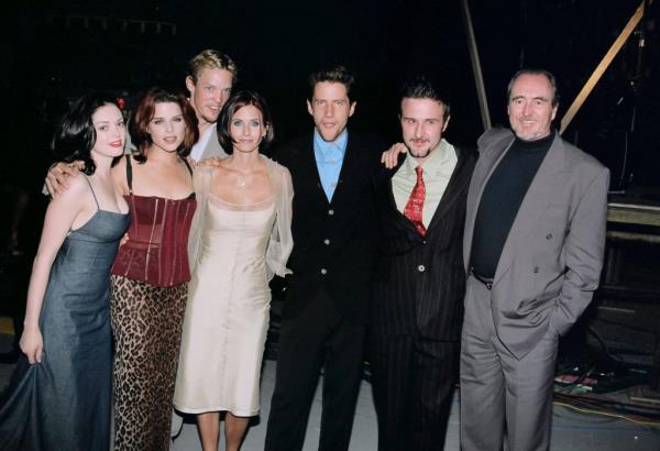 Rose McGowan, Neve Campbell, Matthew Lilard, Courteney Cox, Jamie Kennedy, David Arquette and Wes Craven.